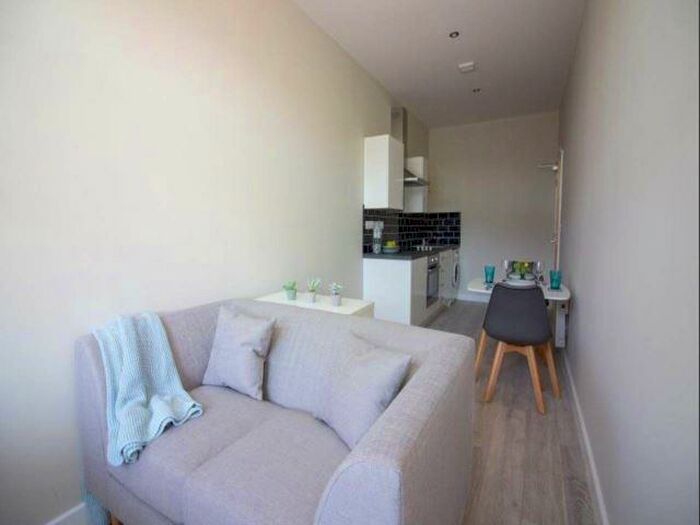 1 Bedroom Apartment To Rent In Hall Ings Road, Bradford, BD1