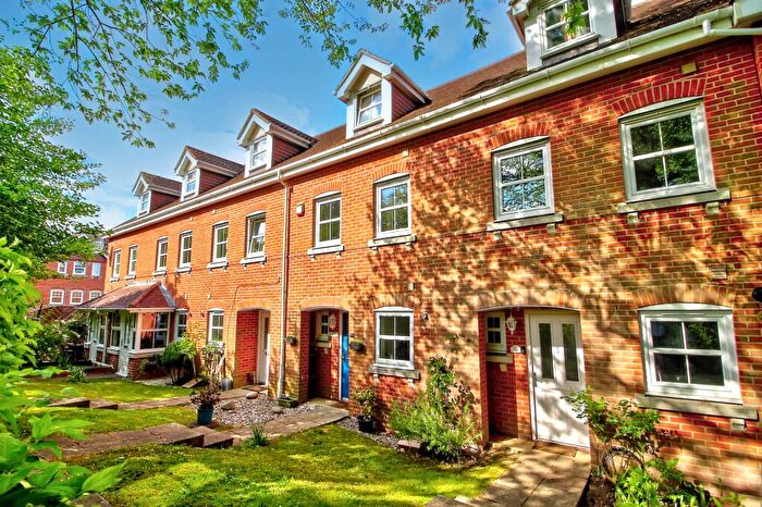 3 Bedroom Town House For Sale In Campbell Fields, Aldershot, GU11