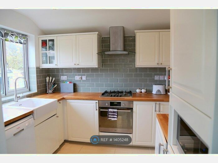 4 Bedroom Detached House To Rent In Lytton Road, Gidea Park, RM2