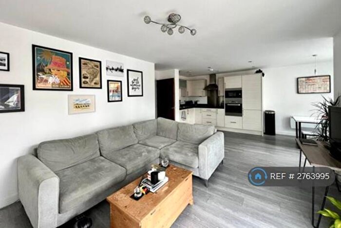 2 Bedroom Flat To Rent In Midlothian Court, Gateshead, NE8