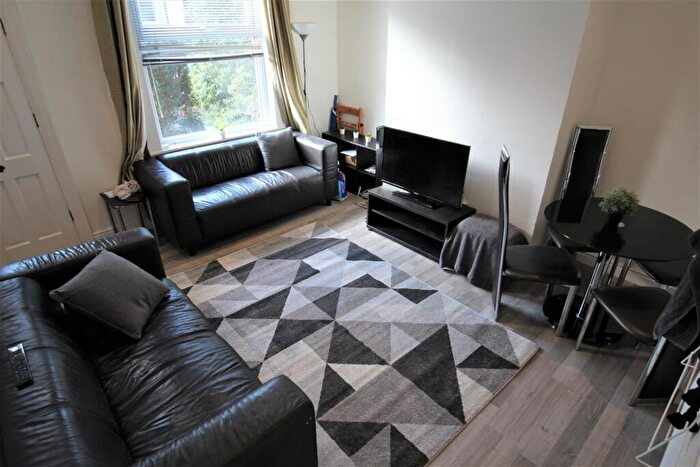 4 Bedroom Terraced House To Rent In Beechwood Mount, Burley, Leeds, LS4