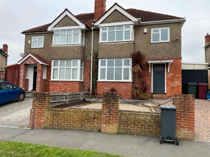 3 Bedroom House To Rent In Bourne Avenue, Reading, RG2