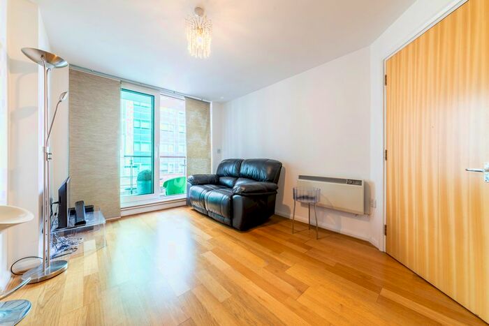 1 Bedroom Flat To Rent In Hanover House, St. George Wharf, Vauxhall, London, SW8