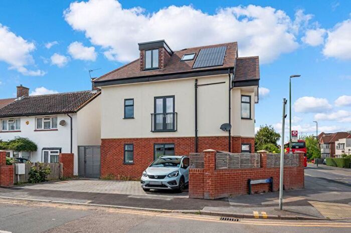 1 Bedroom Flat For Sale In Cheam Common Road, Worcester Park, KT4