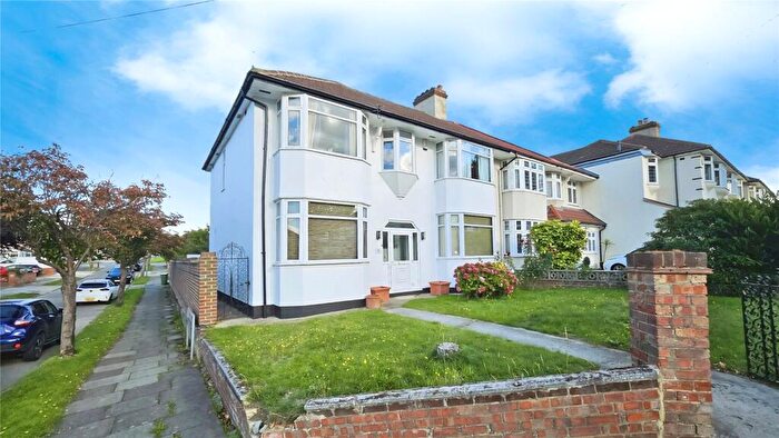 6 Bedroom Semi-Detached House For Sale In Hollingbourne Avenue, Bexleyheath, DA7