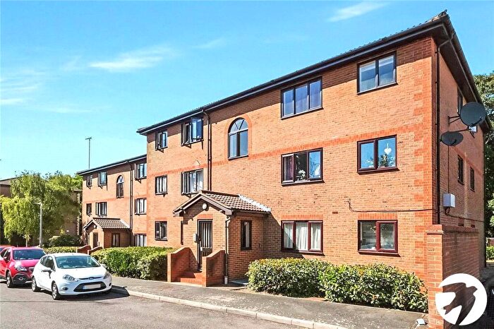 1 Bedroom Flat For Sale In Winston Close, Greenhithe, Kent, DA9