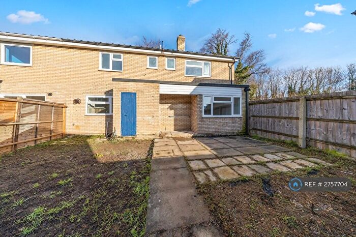 3 Bedroom Semi Detached House To Rent In Thackray Close, Huntingdon, PE29