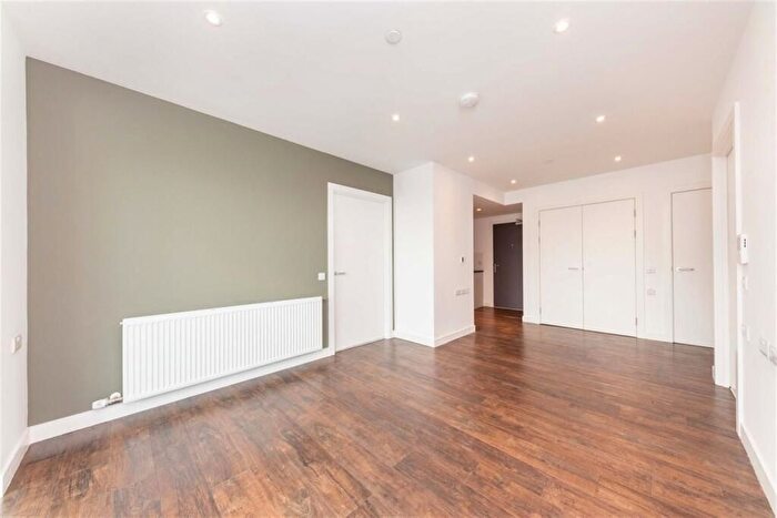 2 Bedroom Flat To Rent In South Way, Wembley, HA9