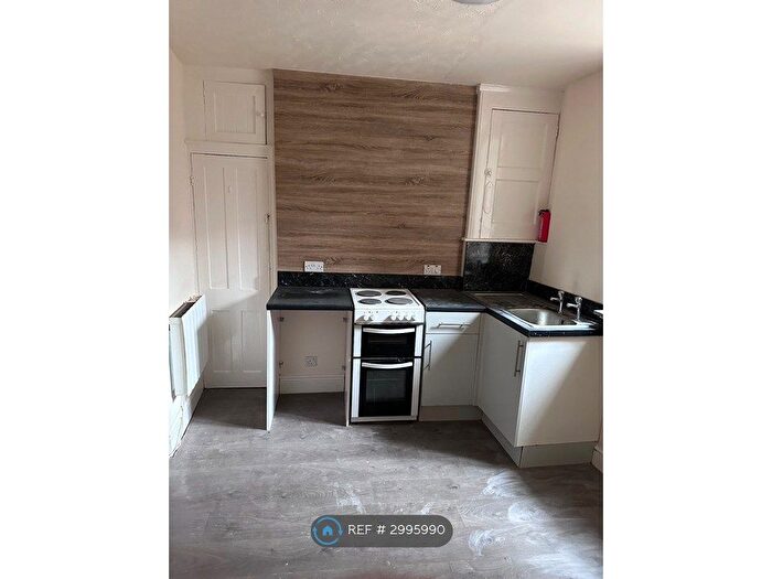 1 Bedroom Flat To Rent In Albert St, Scarborough, YO12