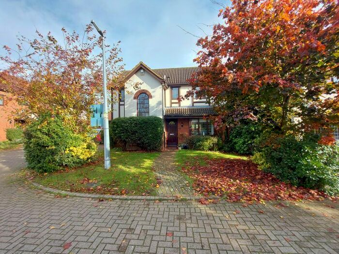 4 Bedroom Detached House To Rent In Holmfield Close, Toddington, Dunstable, LU5