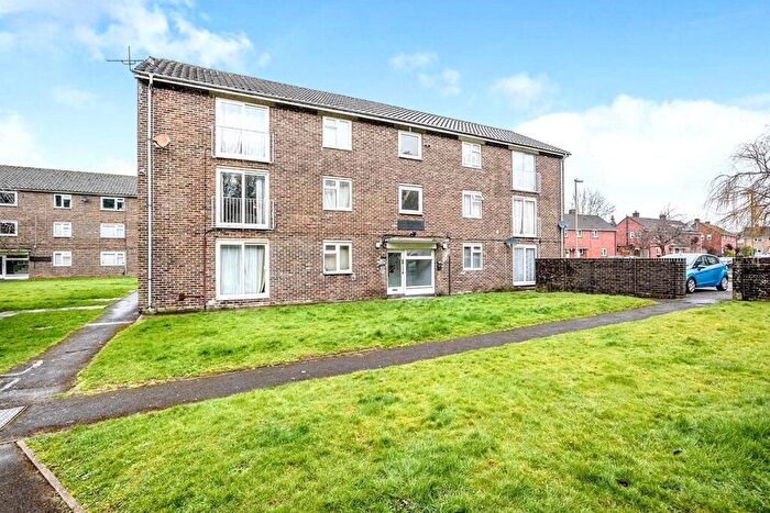 1 Bedroom Flat To Rent In Crombie Close, Waterlooville, Hampshire, PO8