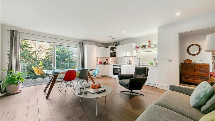 2 Bedroom Flat To Rent In Oakhill Road, SW15
