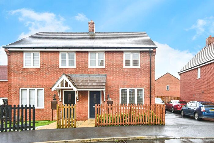 3 Bedroom Semi Detached House For Sale In Hancock Drive, Amesbury, Salisbury, SP4