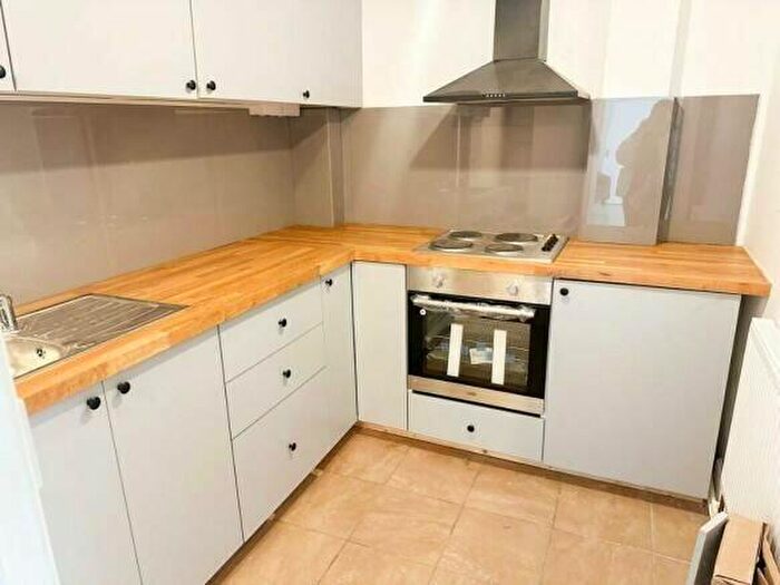 2 Bedroom Apartment To Rent In Tollington Park, Finsbury Park, London, N4