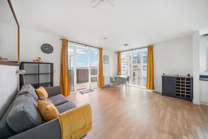 2 Bedroom Flat For Sale In Cross Road, East Croydon, CR0