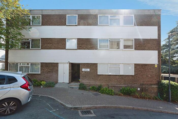 2 Bedroom Apartment For Sale In Sudbury Hill, Harrow, HA1