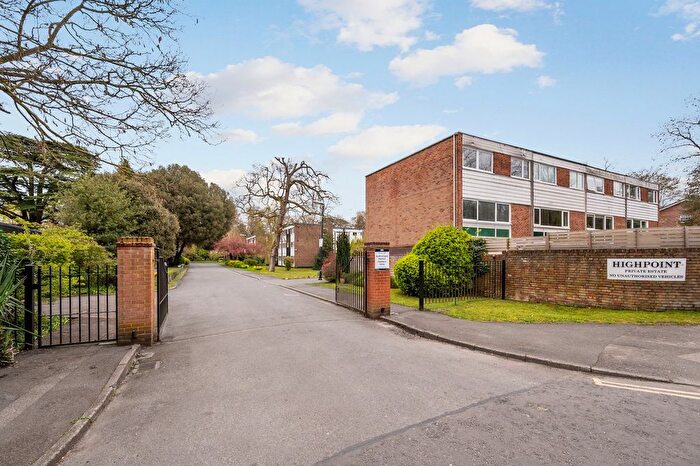 3 Bedroom Flat For Sale In High Point, Weybridge, KT13
