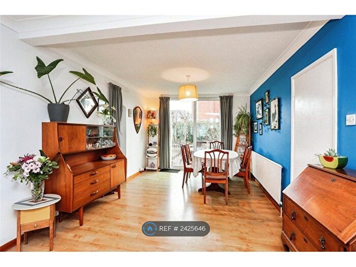 4 Bedroom Detached House To Rent In St. Austell Drive, Nottingham, NG11