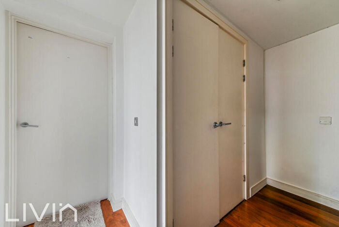 1 Bedroom Flat For Sale In Flat, Centrillion Point, Masons Avenue, Croydon, Surrey, CR0