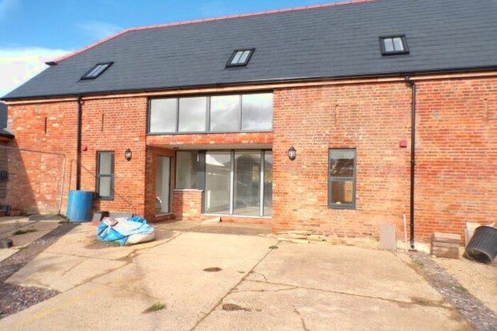 2 Bedroom Barn Conversion To Rent In Lymington Road, New Milton, BH25