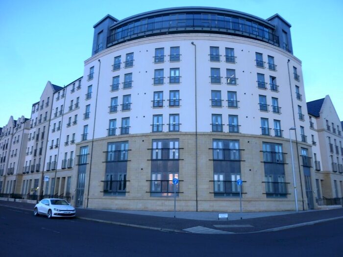 3 Bedroom Flat To Rent In , Newhaven Place, Edinburgh, EH6