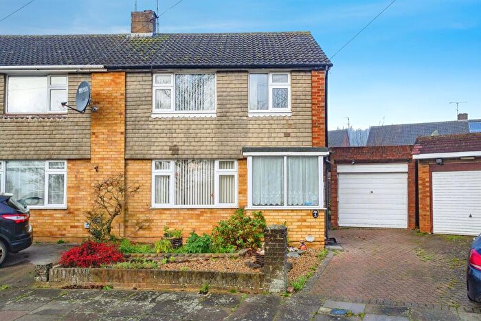 3 Bedroom Semi Detached House For Sale In Carsdale Close, Luton, LU3