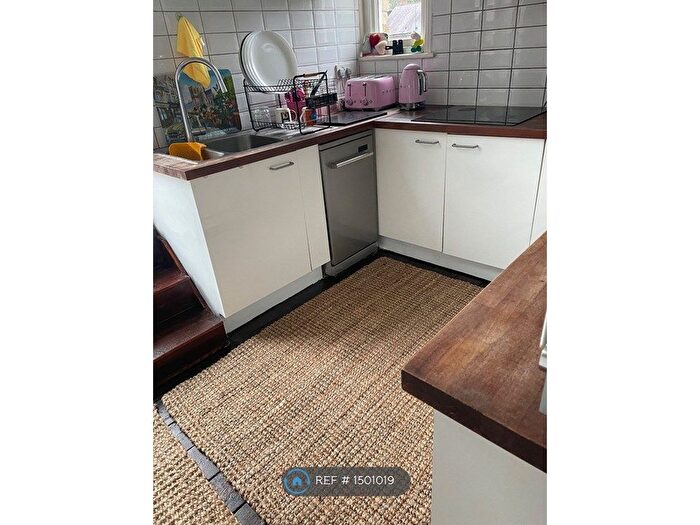 2 Bedroom Flat To Rent In Bowdon, Altrincham, WA14