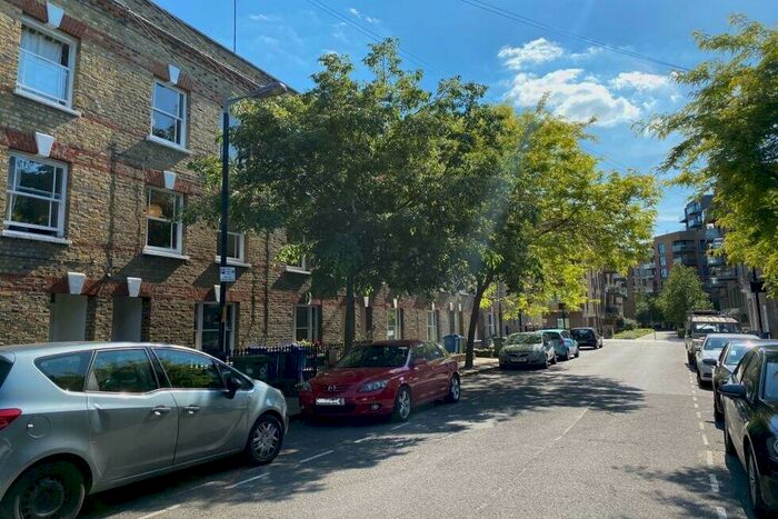 4 Bedroom Flat To Rent In Henshaw Street, Elephant And Castle/Borough, SE17