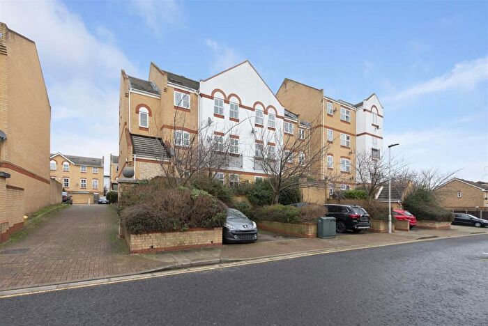 2 Bedroom Flat For Sale In Angelica Drive, London, E6
