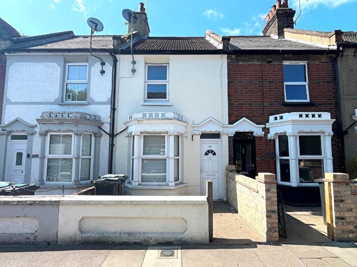 3 Bedroom Terraced House For Sale In Dover Road, Northfleet, Gravesend, DA11