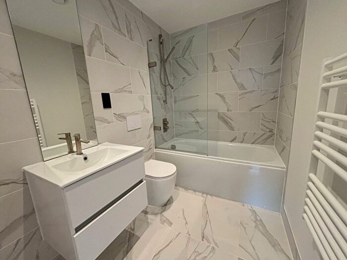 2 Bedroom Property To Rent In Apex Lofts, Birmingham, B12