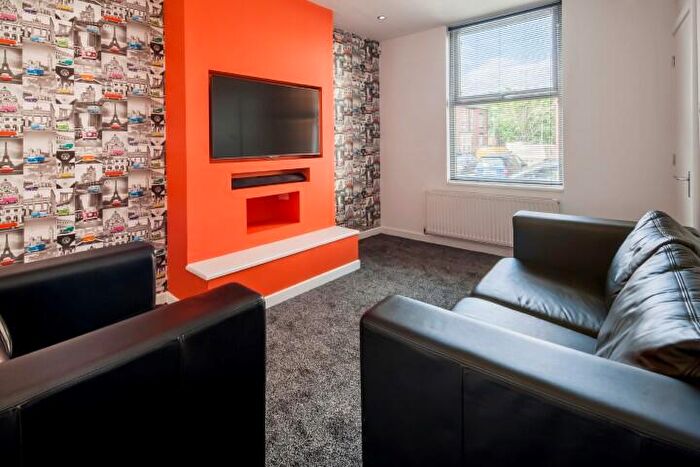 4 Bedroom End Of Terrace House To Rent In Chiswick Terrace, Hyde Park, Leeds, LS6