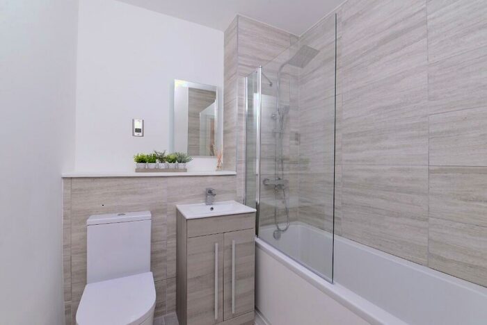 1 Bedroom Flat To Rent In Borough Road, Godalming, Surrey, GU7