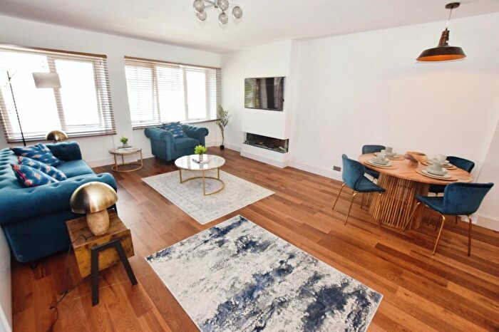 2 Bedroom Flat To Rent In The Gallery, Blackfriars Street, City Centre, Salford, M3