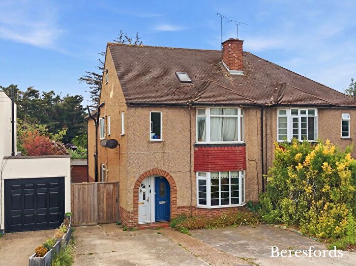 2 Bedroom Maisonette For Sale In Eastern Avenue East, Gidea Park, RM2