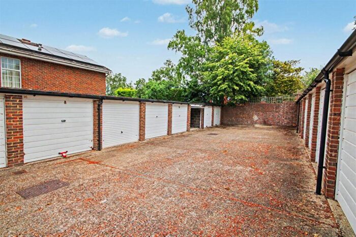 Garages To Rent In Rosetrees, Guildford, GU1