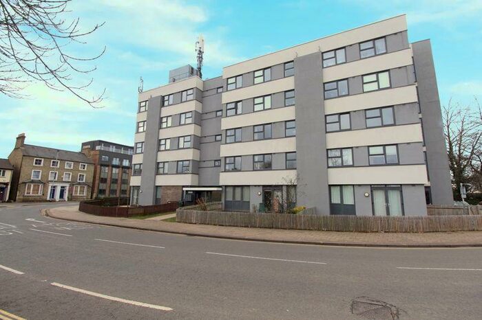 2 Bedroom Apartment To Rent In Goldington Road, Bedford, MK40