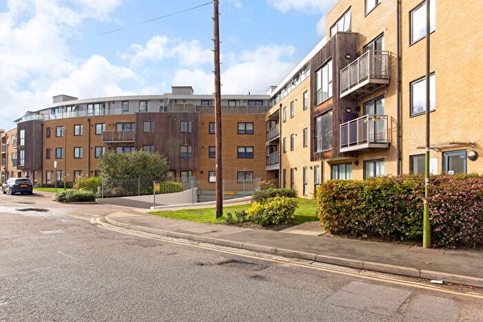 2 Bedroom Flat To Rent In Smeaton Court, Hertford, SG13