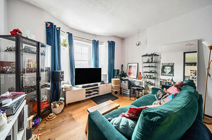 1 Bedroom Apartment For Sale In Elthorne Road, N19