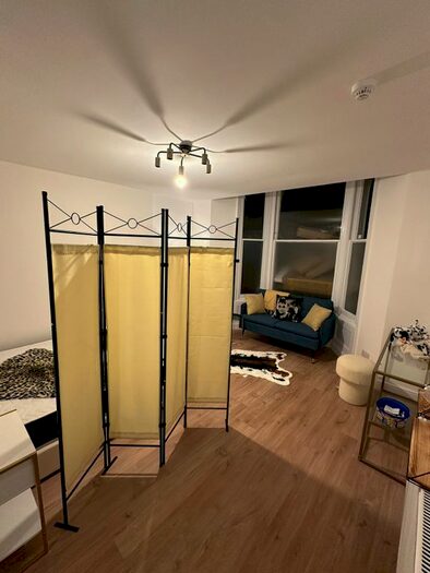 Studio To Rent In Finsbury Park Road, London, N4