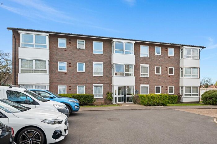 1 Bedroom Flat For Sale In Carters Close, Worcester Park, KT4