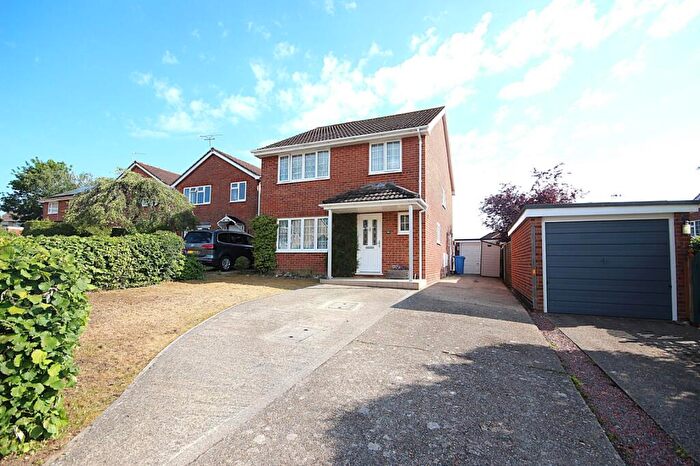 4 Bedroom Detached House For Sale In Lytchett Drive, Broadstone, Dorset, BH18