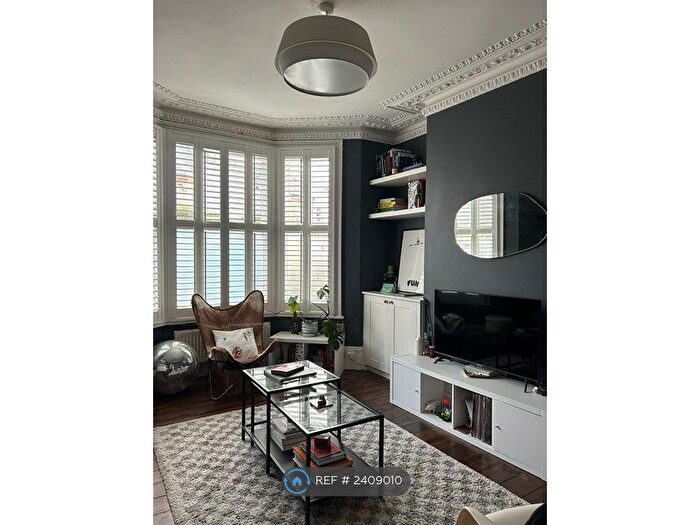 2 Bedroom Flat To Rent In Beecroft Road, London, SE4