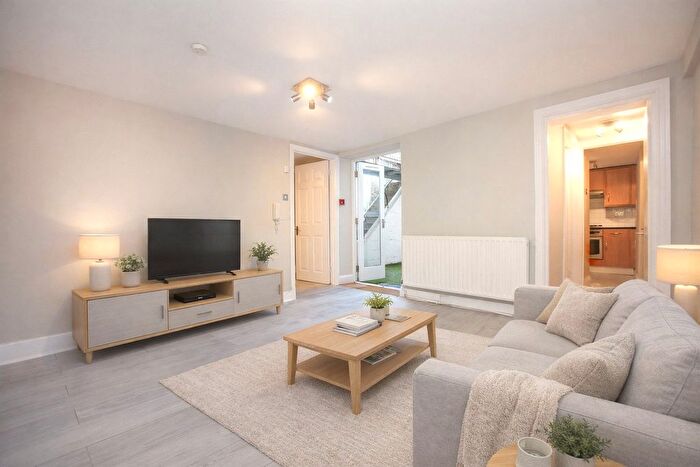 1 Bedroom Flat To Rent In London Road, Cheltenham, Gloucestershire, GL52