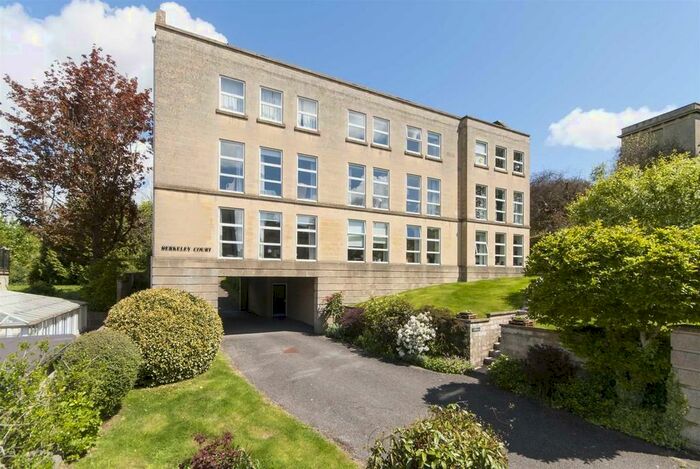 2 Bedroom Apartment To Rent In Berkeley Court, BA2