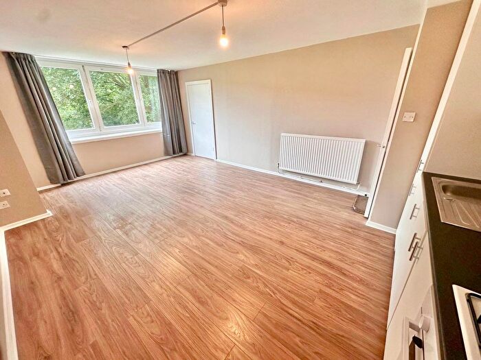 3 Bedroom Flat To Rent In London, N17