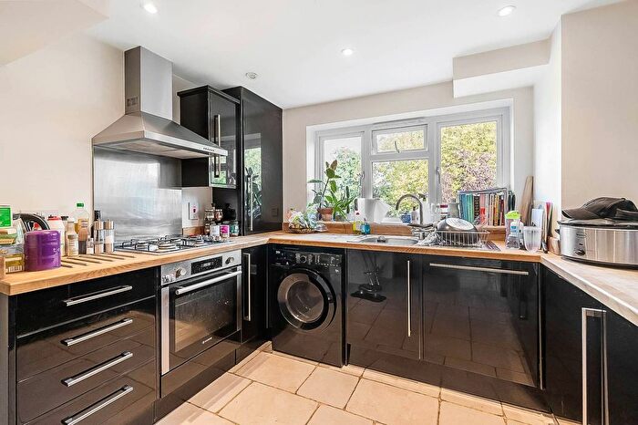 3 Bedroom Flat To Rent In West Hill, Putney, London, SW15