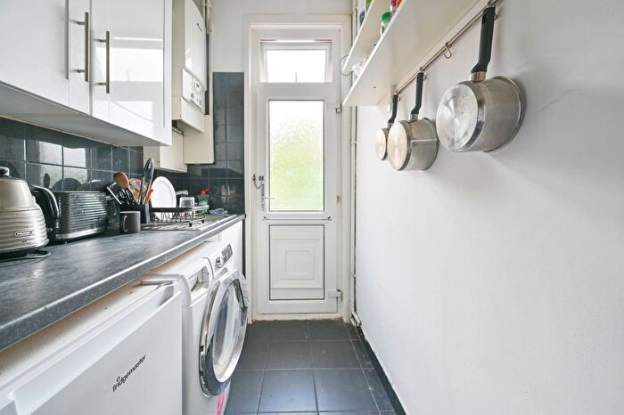 3 Bedroom Property To Rent In Links Road, Tooting, London, SW17