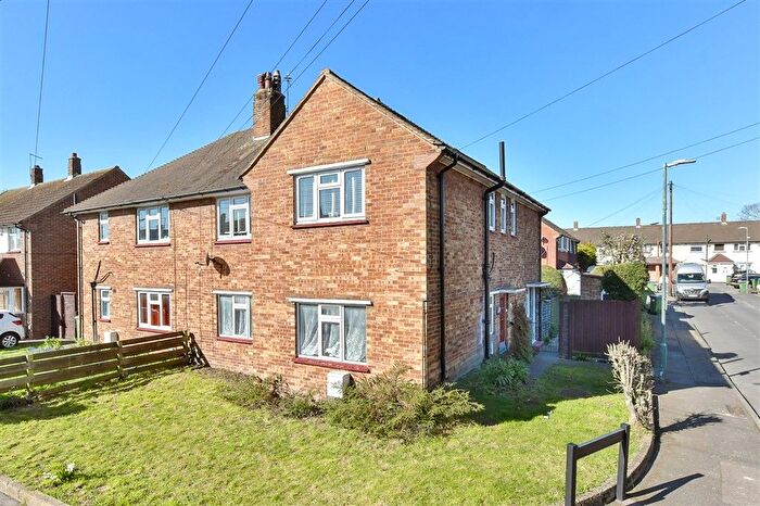 2 Bedroom Maisonette For Sale In Sandgate Road, Welling, Kent, DA16