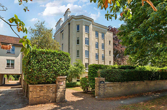 3 Bedroom Apartment For Sale In St. Pauls Cray Road, Chislehurst, Kent, BR7